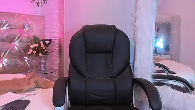 jhade_fox on StripChat