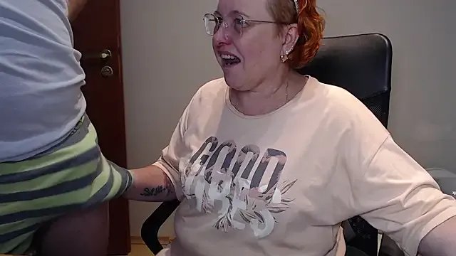 JoannaAndNeighbour on StripChat