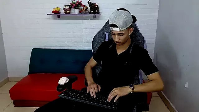 jose_sexycumm on StripChat