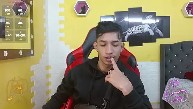 jose_sexycumm on StripChat