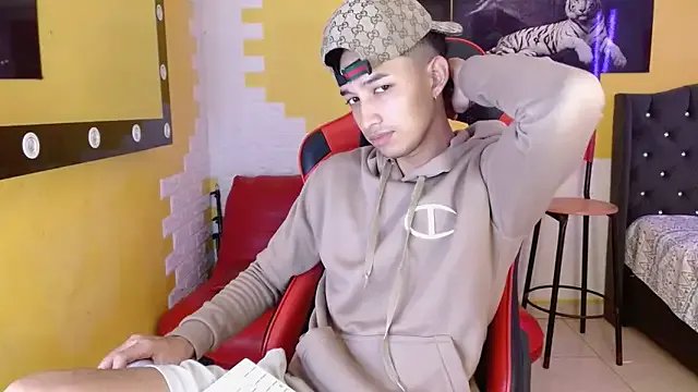 jose_sexycumm on StripChat