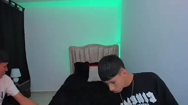 Juan_Nd_Steven on StripChat