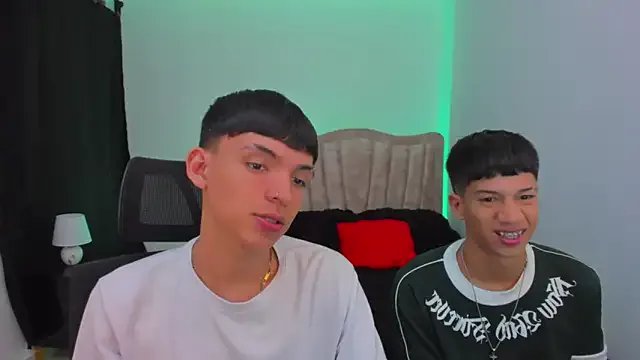 Juan_Nd_Steven on StripChat