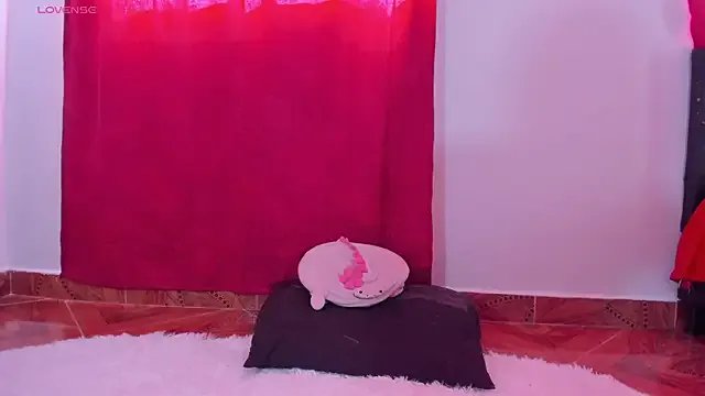 juanaaa_240 on StripChat