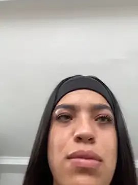 JuanitaMore01 — Show boobs 1 minute in the public 