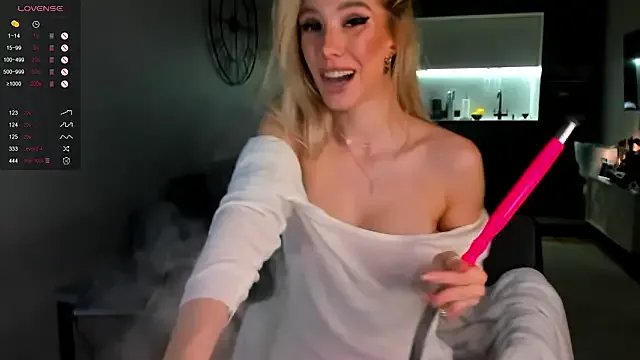 Freechat Juicy_Bella on StripChat