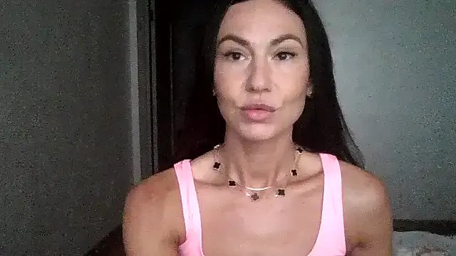 JulianaGold1 on StripChat
