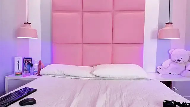 JulianaValencia on StripChat