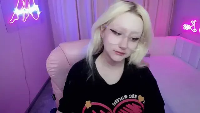 JuliaSharkk on StripChat