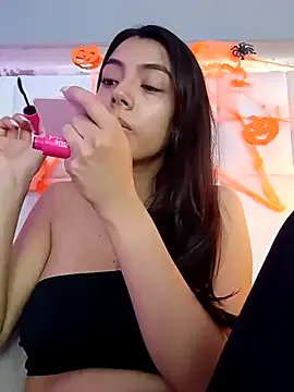 Julie_Bennet on StripChat