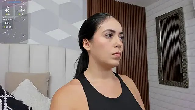 Julietasantos__ on StripChat