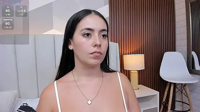 Julietasantos__ on StripChat