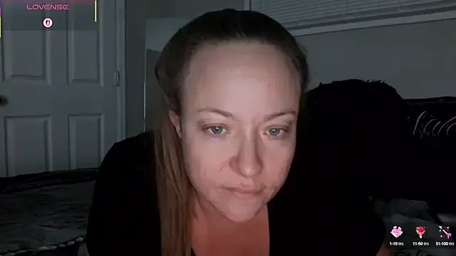 julimonroe on StripChat