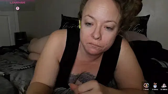 julimonroe on StripChat