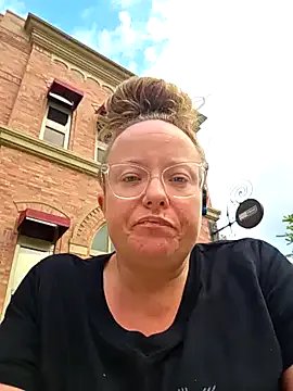 julimonroe on StripChat