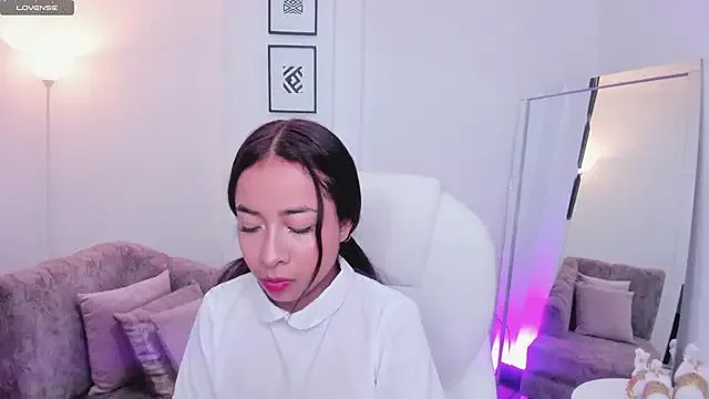 July_Adams on StripChat