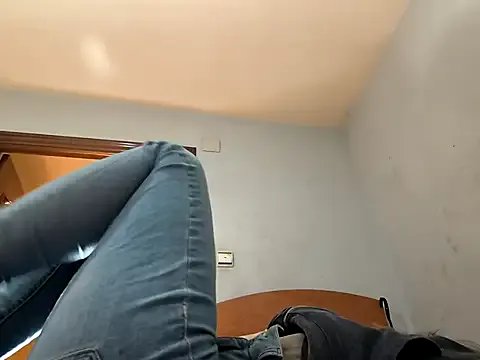 Junani2231 on StripChat