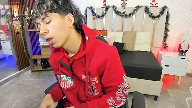 kaelwolf_tay on StripChat