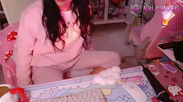 kaithra on StripChat