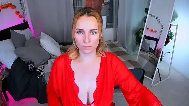 Karinella_x on StripChat