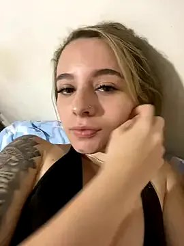 karla-thomsom10 on StripChat