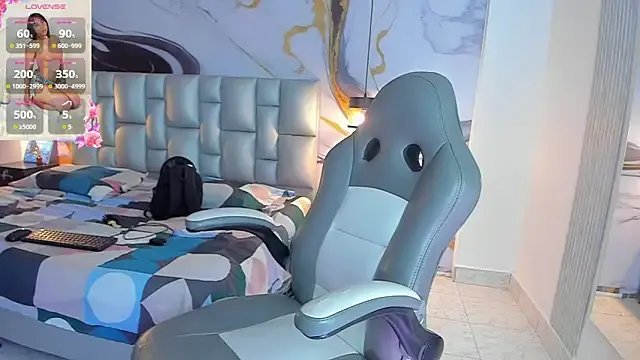 KarlieMoore on StripChat