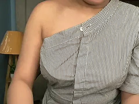 Karnaa_vail on StripChat