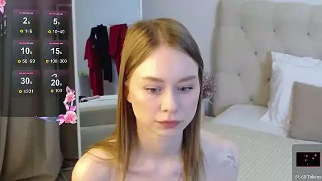 KarolinaConner on StripChat