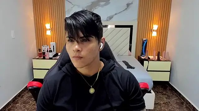 KAROLLJONES1 on StripChat