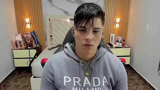 KAROLLJONES1 on StripChat