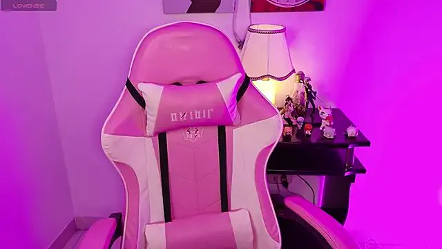 kary_bunny3 on StripChat