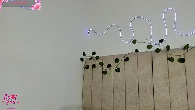 Kaseydelvey on StripChat