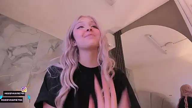 Katemoss70 on StripChat