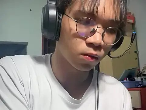 kave2033 on StripChat