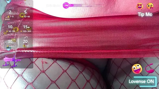 Kazsandraa on StripChat