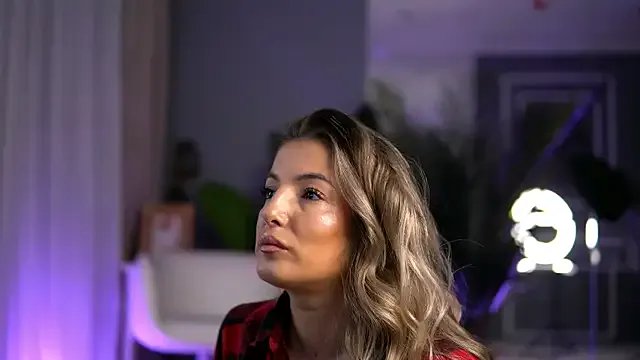 KellyMathews on StripChat