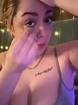 KellyMoors on StripChat