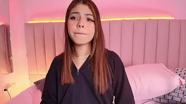 KellyOlsenbe on StripChat