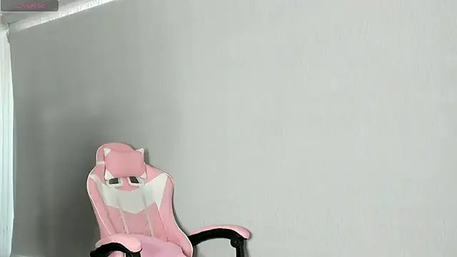 kendal_hot01 on StripChat