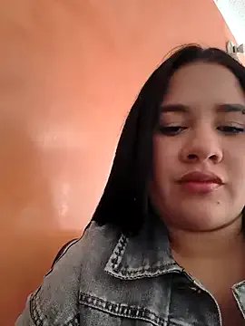 Kendra-daring — Out tits + nipple clams 