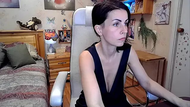 Kendra_Mom on StripChat