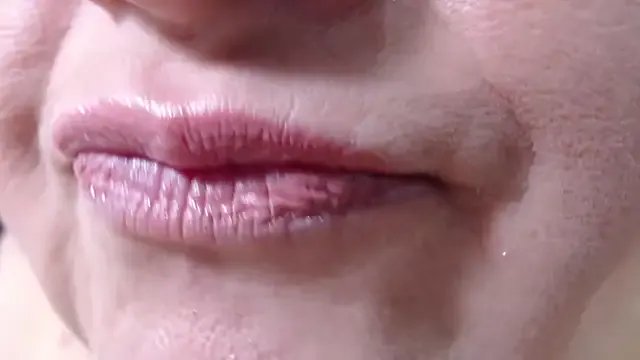 Kerly_Doll on StripChat