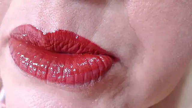 Kerly_Doll on StripChat