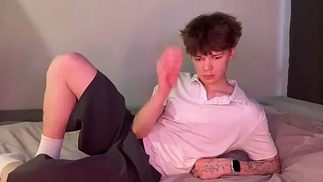 StripChat Kevin_bucks is Freechat Kevin_bucks — shirt off