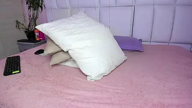 kiana_cream on StripChat