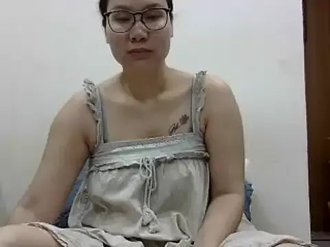 Kiko_sunflower on StripChat