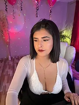kim_zaratte on StripChat