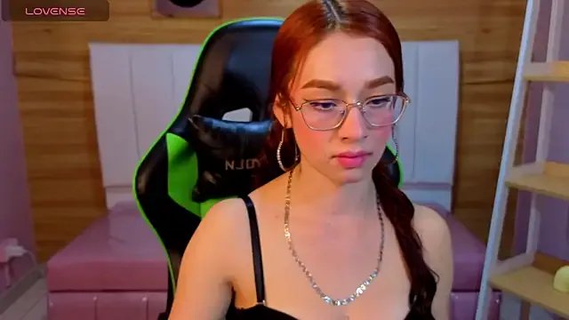 Kimberly23_a on StripChat