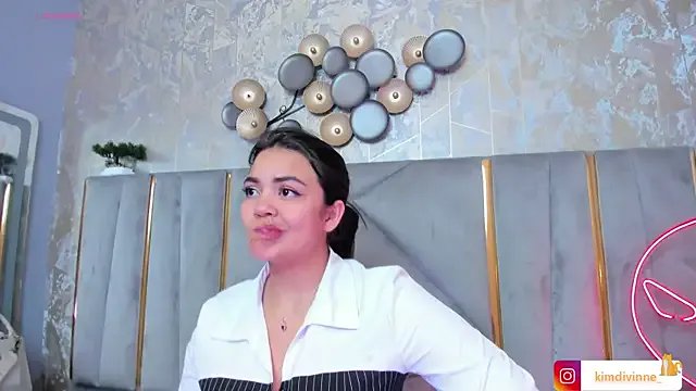 KimDevinne on StripChat
