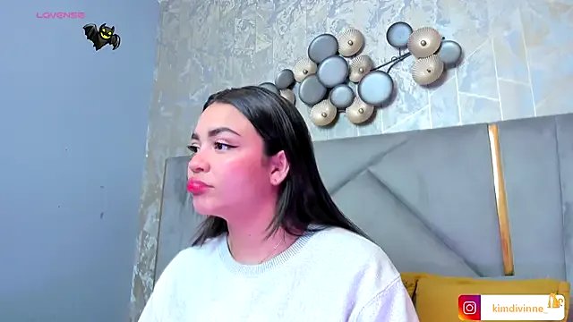 KimDevinne on StripChat